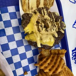 Single smash with waffle fries Single smash with waffle fries