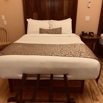 Fenton Inn - The Poplar Room - Hotels Near Me - Roseland, Virginia Fenton Inn - The Poplar Room - Hotels Near Me - Roseland, Virginia