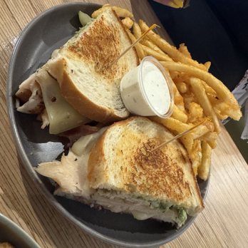 Honey's Bistro - Breakfast & Brunch Near Me - Encinitas, California