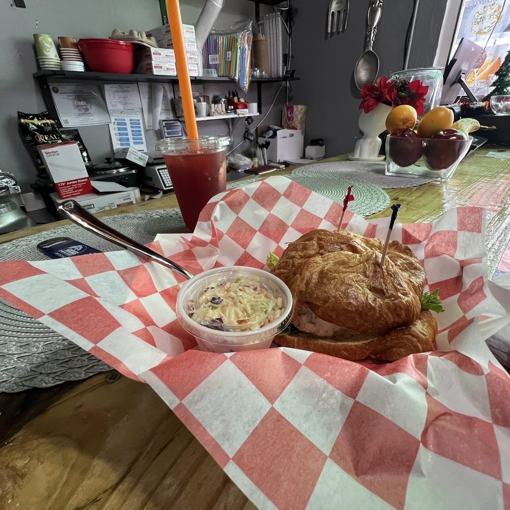 Lucy's Cafe - Tuna sandwich and iced tea - Seafood Near Me - Key West, Florida