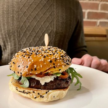 Gordon Ramsay Burger - Euro burger - Salad Near Me - Chicago, Illinois