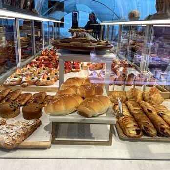 Paris Baguette - treats and pastries - Bakeries Near Me - Webster, Texas