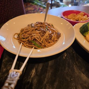 Oriental Wok - Beef lo mein - Chinese Near Me - Fort Mitchell, Kentucky