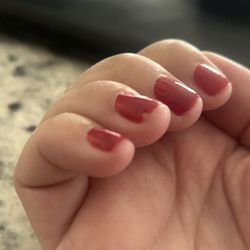Linda Nails II - Chipped nails