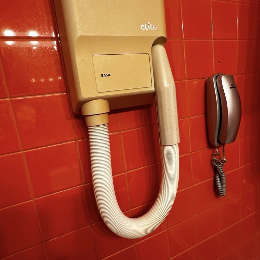 Hotel Biasutti - 1950 hair dryer - Hotels Near Me - Lido, VE
