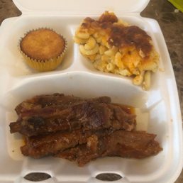 Ribs, Mac' n Cheese, sweet cornbread