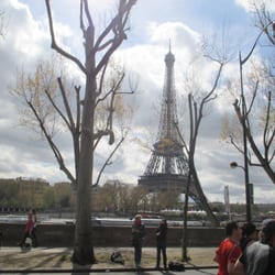 Marathon de Paris - Running next to the Eiffel Tower