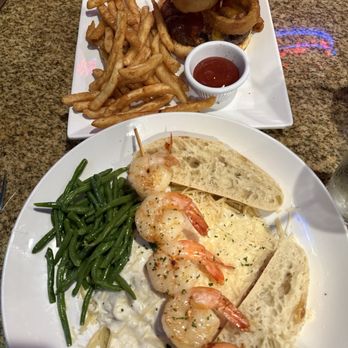 Oakhurst Grill and Whiskey 41 Lounge - shrimp alfredo, best western burger - New American Near Me - Oakhurst, California Oakhurst Grill and Whiskey 41 Lounge - shrimp alfredo, best western burger - New American Near Me - Oakhurst, California