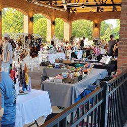 Icehouse Amphitheater - Alot of vendors selling homemade products!!!