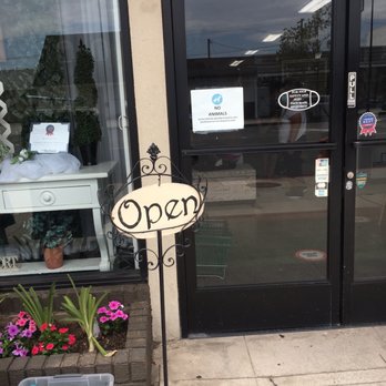 La Providencia Guild Thrift Shop - Door - Thrift Stores Near Me - Burbank, California