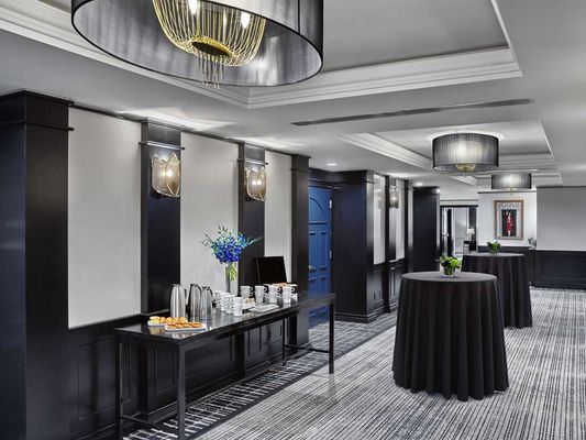 Vogue Hotel Montreal Downtown, Curio Collection by Hilton by null
