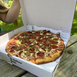 Classic Pizza - Classic Deluxe Pizza