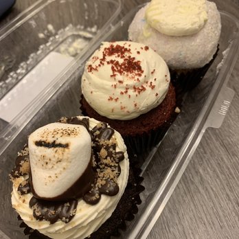Twisted Sisters Cupcakes  - S'mores, red velvet, lemon lavender - Cupcakes Near Me - Virginia Beach, Virginia