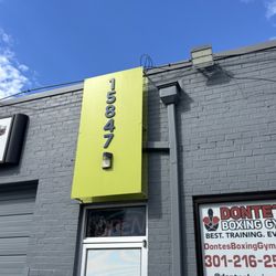 Donte's Boxing Gym - Front door and sign
