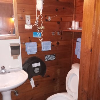 Dock's Motel - bathroom complete with hair dryer and nightlight - Hotels Near Me - Townsend, Tennessee Dock's Motel - bathroom complete with hair dryer and nightlight - Hotels Near Me - Townsend, Tennessee