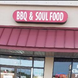 BBQ & Soul Food - An excellent home town BBQ spot! Great meat that falls off he bone, great seasoning and sides! A good family spot and service is awesome!