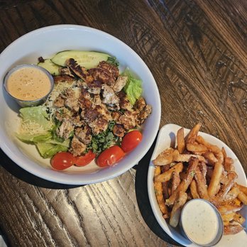 On the Kirb - Shawarma Salad and Truffle fries - Sports Bars Near Me - Houston, Texas On the Kirb - Shawarma Salad and Truffle fries - Sports Bars Near Me - Houston, Texas