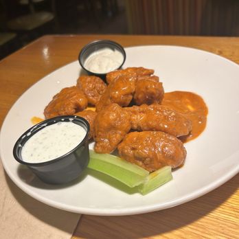Applebee's Grill + Bar - Boneless Wings - American Near Me - Valley Stream, New York