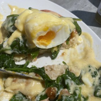T's Restaurant - Egg Benedict - Breakfast & Brunch Near Me - Narragansett, Rhode Island