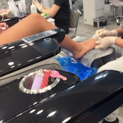 The Nail Lounge Spa - Charged my daughter $40 for me to even come back same day for someone to fix my daughter toes