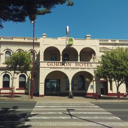 Gordon Hotel - Outside