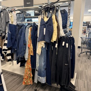 Nordstrom Rack - Shoe Stores Near Me - Folsom, California