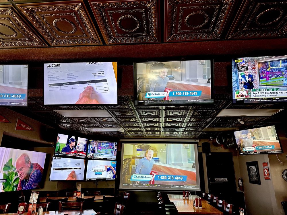 Social spots from Hall of Fame Sports Grill