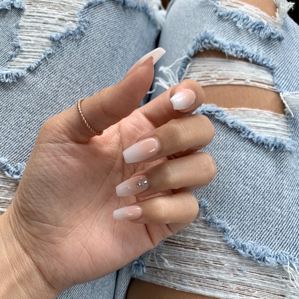 Gradient Nail - Gradient Acrylic - Nail Salons Near Me - Honolulu, Hawaii