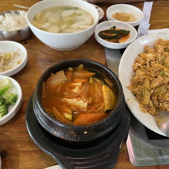 Korean Barbecue & Sushi Bar - Kim chee chigae, chicken soup, and Korean fried rice. - Korean Near Me - Newark, Delaware Korean Barbecue & Sushi Bar - Kim chee chigae, chicken soup, and Korean fried rice. - Korean Near Me - Newark, Delaware