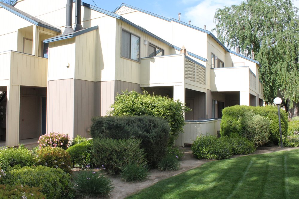 VILLAGE AT LAKESIDE APARTMENTS Updated October 2024 1718 Panama Ln