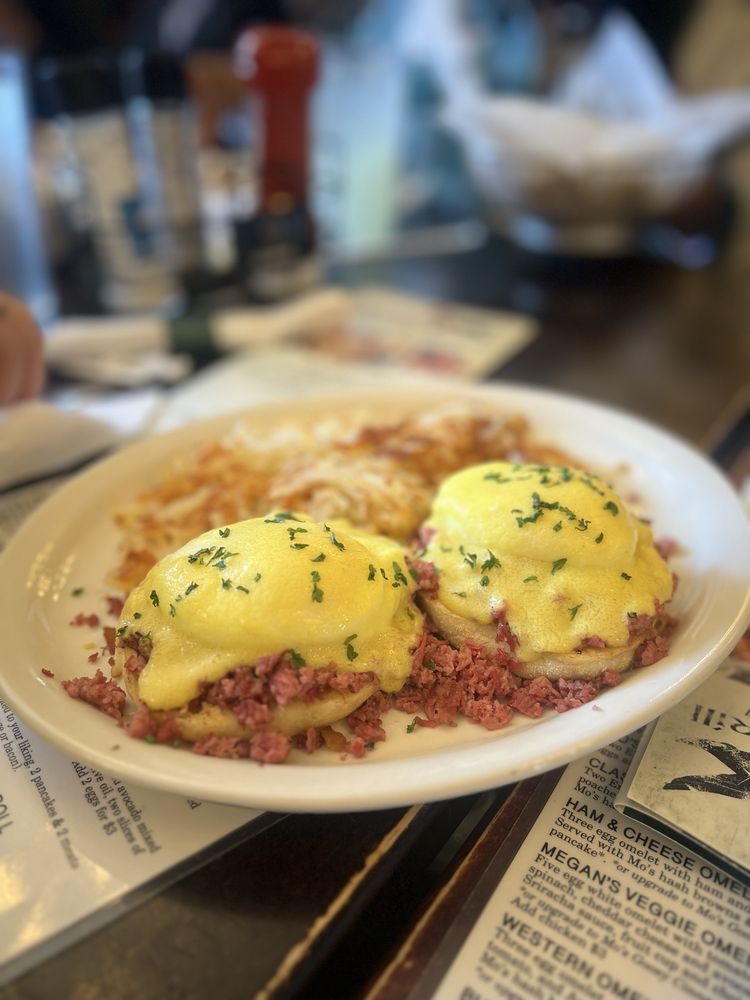 Social spots from Mo's Irish Pub