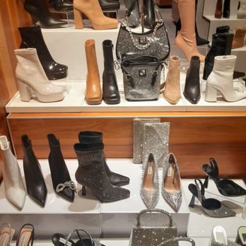 Steve Madden - Window display - Shoe Stores Near Me - Vancouver, British Columbia Steve Madden - Window display - Shoe Stores Near Me - Vancouver, British Columbia