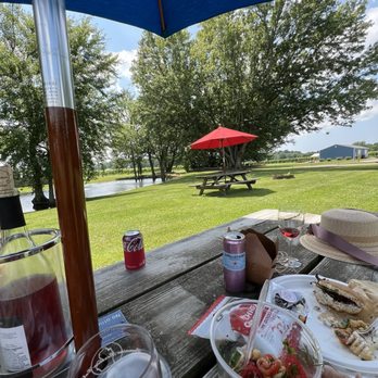 The Bottle Run - Picnic lunch at Domaine Berrien - Wine Tours Near Me