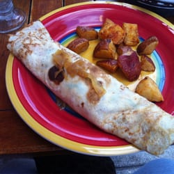Paris Bakery & Cafe - Loveeee this place the creeps are amazing