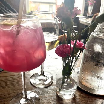 Bella Vino Wine Bar & Tapas - Cocktail - Wine Bars Near Me - St. Charles, Missouri
