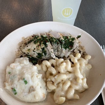 Modern Market Eatery - Homemade bowl with chicken & rice and two sides: mashed potatoes and Mac and cheese. Also shown: lemonade - Salad Near Me - Lakewood, Colorado