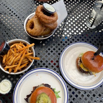 Hillside Tavern - Pubs Near Me - Dallas, Texas