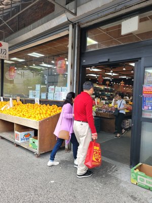 Chang Jiang Supermarket by null