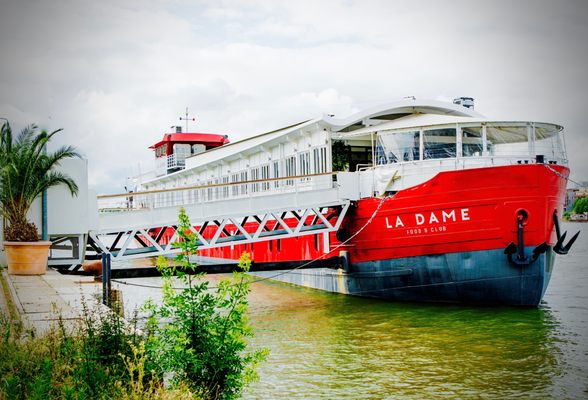 LA DAME Club by null