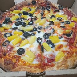 Stefano's Pizza & Italian Kitchen - Hawaiian pizza Small 10-in pizza Eight slices