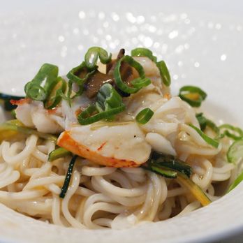Lai Wah Heen - Truffle & lobster escalopes on thin noodles flavored with truffle scented oil - Dim Sum Near Me - Toronto, Ontario Lai Wah Heen - Truffle & lobster escalopes on thin noodles flavored with truffle scented oil - Dim Sum Near Me - Toronto, Ontario