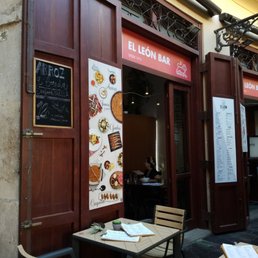 Very nice restaurant with wonderful service and good! We had such a good time! Will def visit again if we ever visit in the future!