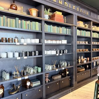 Oxford Exchange - Candle pouring bar - Bookstores Near Me - Tampa, Florida