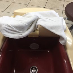 Foot rest... and yes, they do plastic bags in bin...