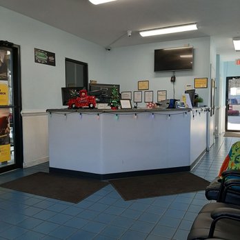 Meineke Car Care Center - Front desk - Oil Change Stations Near Me - Williamsburg, Virginia