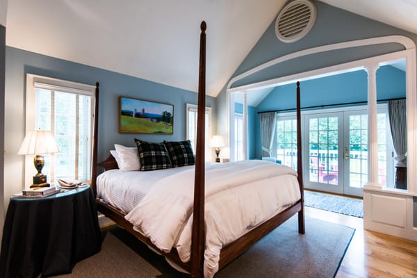 Four Columns Inn & 1832 Tavern by null