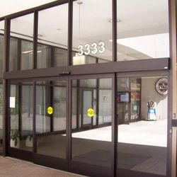 American Medical Careers - the entrance for 3333 Wilshire Blvd.