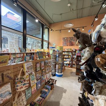The Twig Book Shop - Bookstores Near Me - San Antonio, Texas