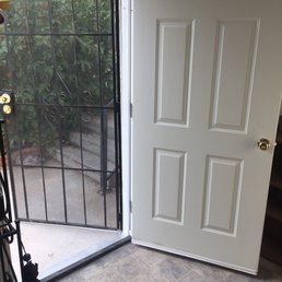 Door installed! Thanks to my boyfriend's friend and him. Door installed! Thanks to my boyfriend's friend and him.
