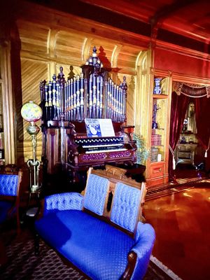Winchester Mystery House by null